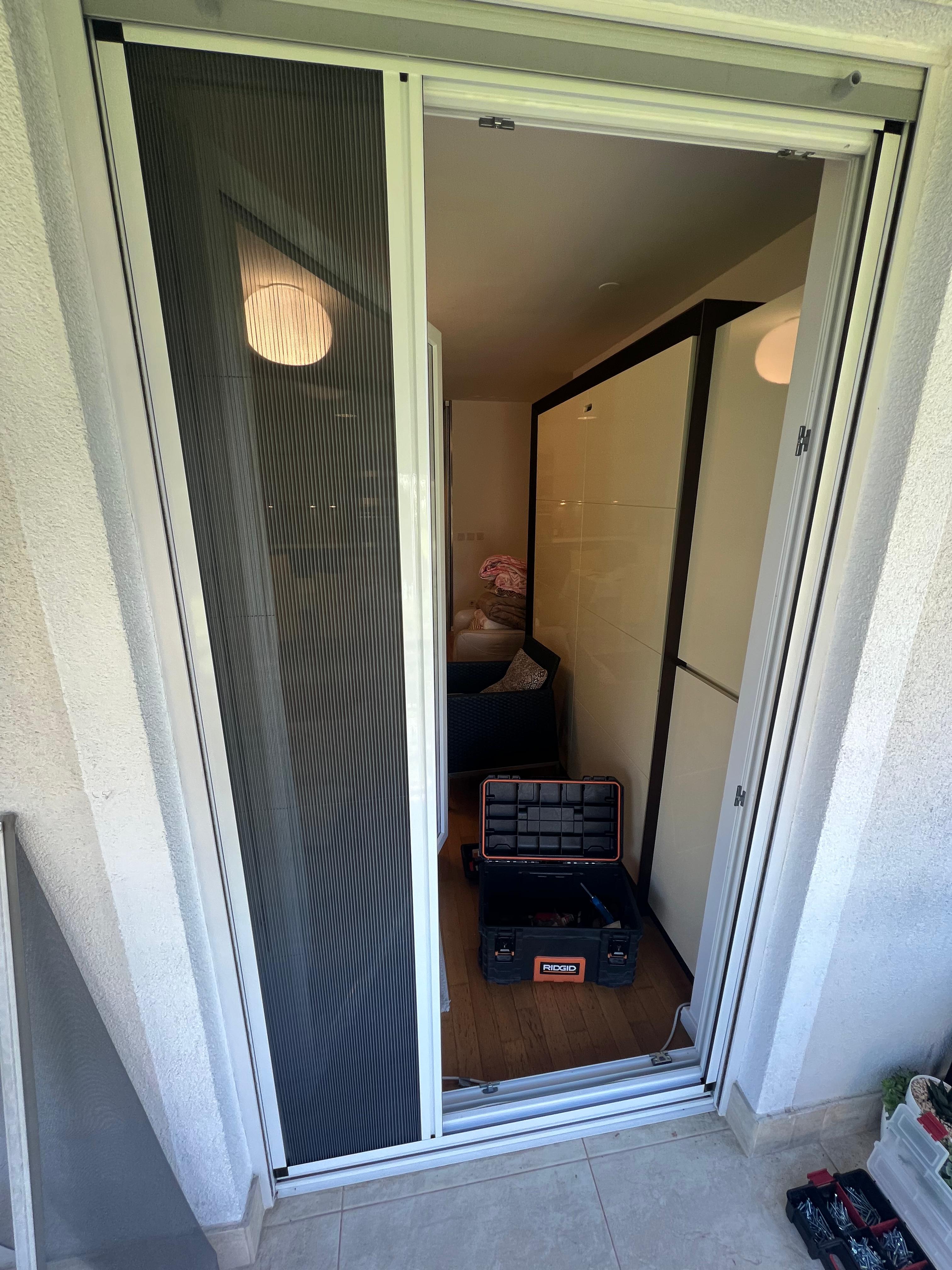 Montaža komarnika - detalj